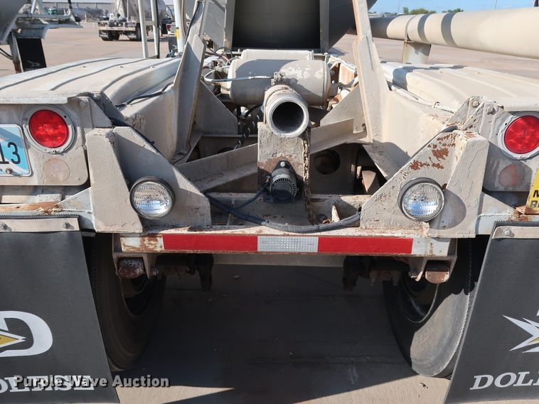 image for item DG7002 1991 Fruehauf HAB-F2-J1000 pneumatic dry bulk trailer