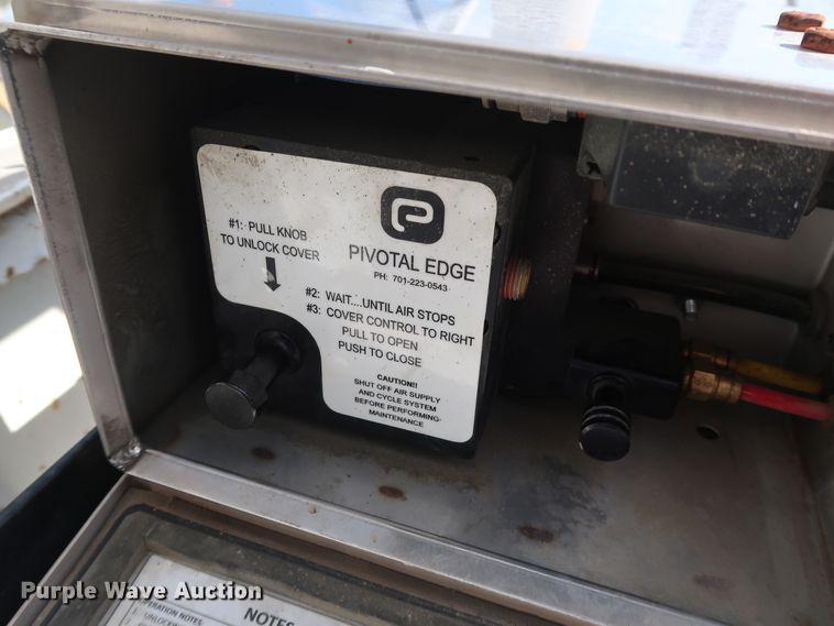 image for item DG7002 1991 Fruehauf HAB-F2-J1000 pneumatic dry bulk trailer