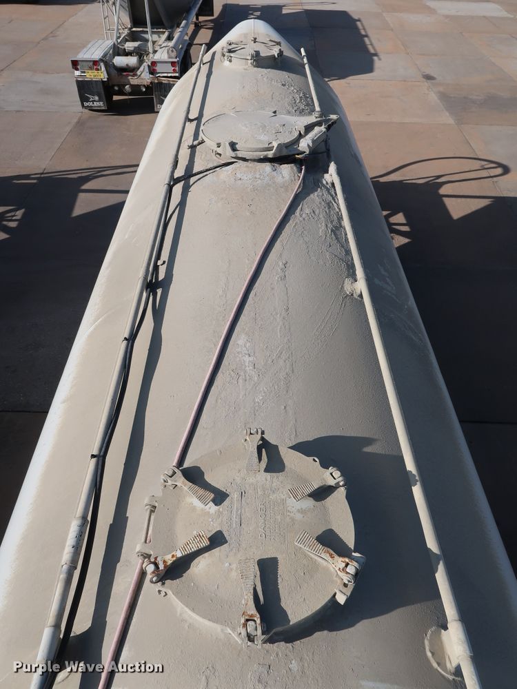 image for item DG7002 1991 Fruehauf HAB-F2-J1000 pneumatic dry bulk trailer