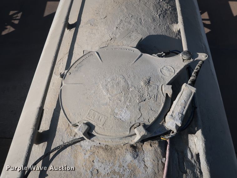 image for item DG7002 1991 Fruehauf HAB-F2-J1000 pneumatic dry bulk trailer