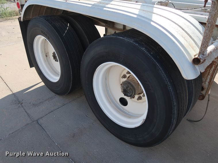 image for item DG7002 1991 Fruehauf HAB-F2-J1000 pneumatic dry bulk trailer