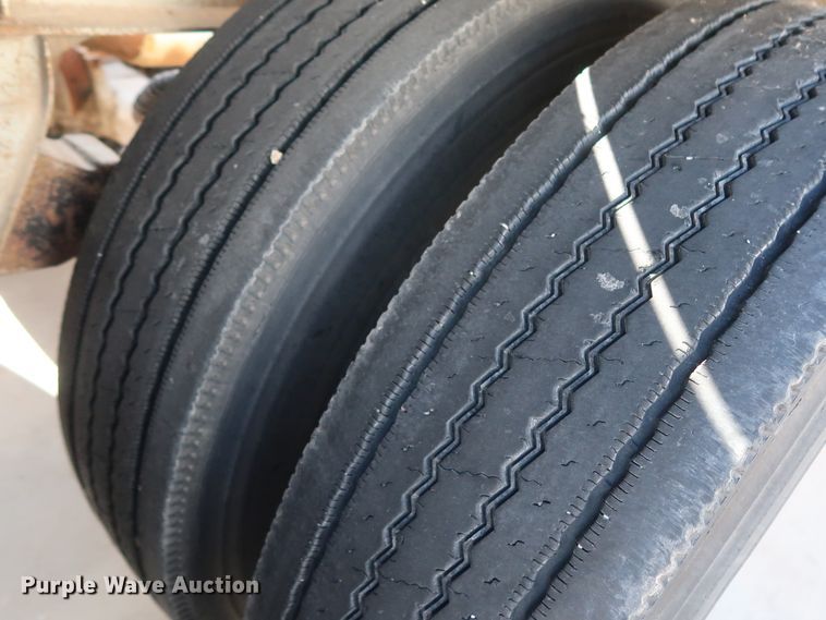 image for item DG7002 1991 Fruehauf HAB-F2-J1000 pneumatic dry bulk trailer