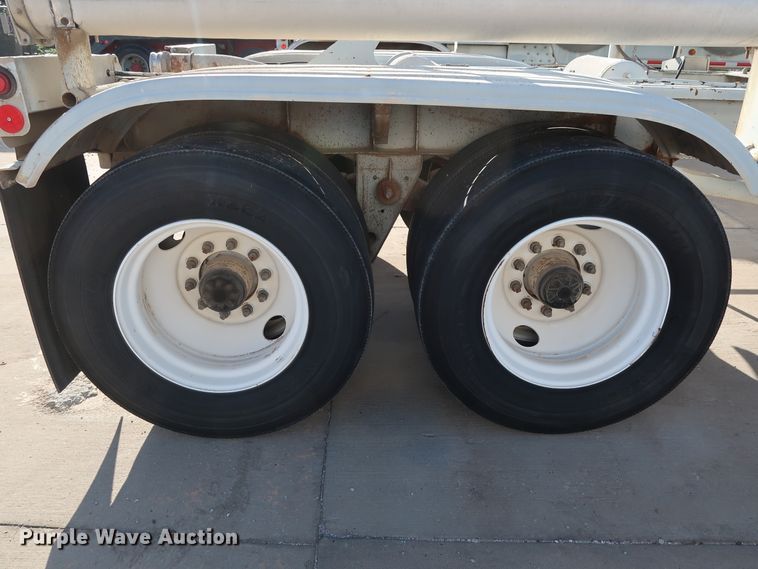 image for item DG7002 1991 Fruehauf HAB-F2-J1000 pneumatic dry bulk trailer