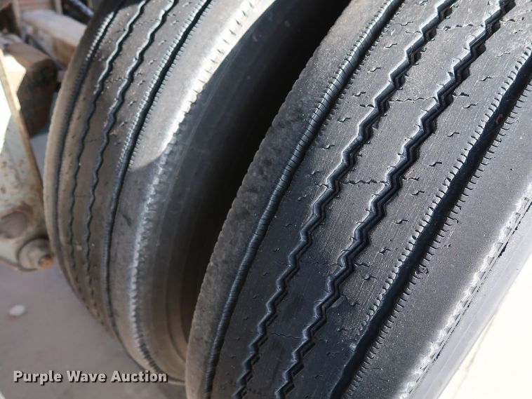 image for item DG7002 1991 Fruehauf HAB-F2-J1000 pneumatic dry bulk trailer