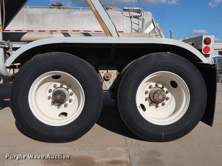 image for item DG7002 1991 Fruehauf HAB-F2-J1000 pneumatic dry bulk trailer