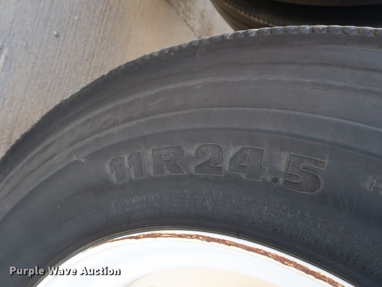 image for item DG7002 1991 Fruehauf HAB-F2-J1000 pneumatic dry bulk trailer