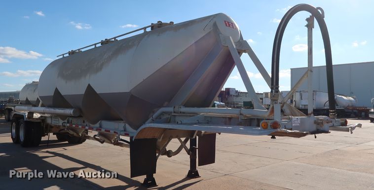 image for item DG7003 1984 Hobbs HAB-F2-J-1000 pneumatic dry bulk trailer