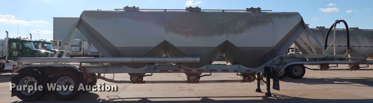 image for item DG7003 1984 Hobbs HAB-F2-J-1000 pneumatic dry bulk trailer