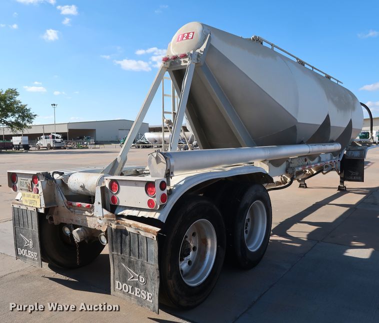 image for item DG7003 1984 Hobbs HAB-F2-J-1000 pneumatic dry bulk trailer