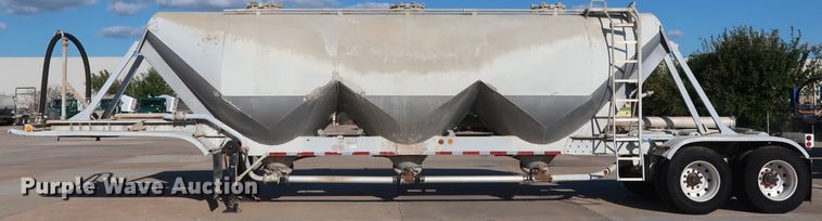 image for item DG7003 1984 Hobbs HAB-F2-J-1000 pneumatic dry bulk trailer