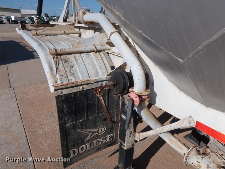 image for item DG7003 1984 Hobbs HAB-F2-J-1000 pneumatic dry bulk trailer