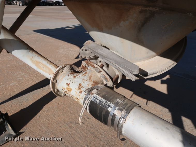 image for item DG7003 1984 Hobbs HAB-F2-J-1000 pneumatic dry bulk trailer