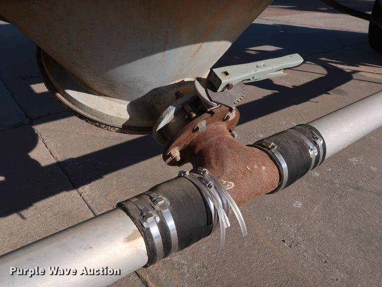 image for item DG7003 1984 Hobbs HAB-F2-J-1000 pneumatic dry bulk trailer