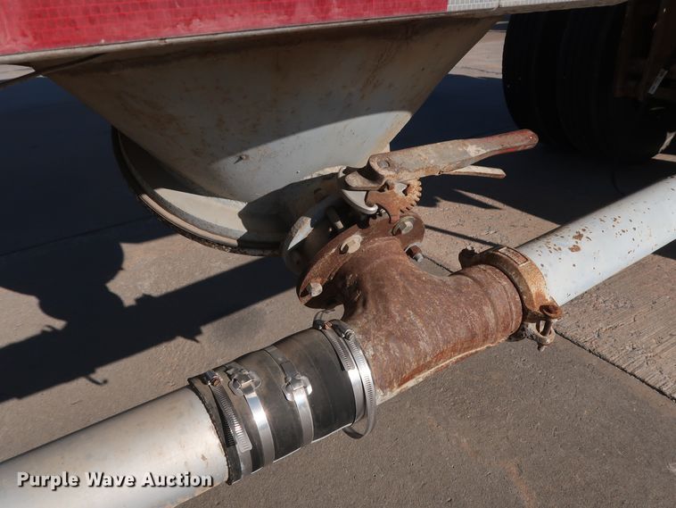 image for item DG7003 1984 Hobbs HAB-F2-J-1000 pneumatic dry bulk trailer