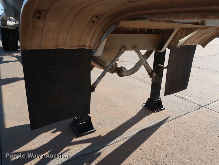 image for item DG7003 1984 Hobbs HAB-F2-J-1000 pneumatic dry bulk trailer