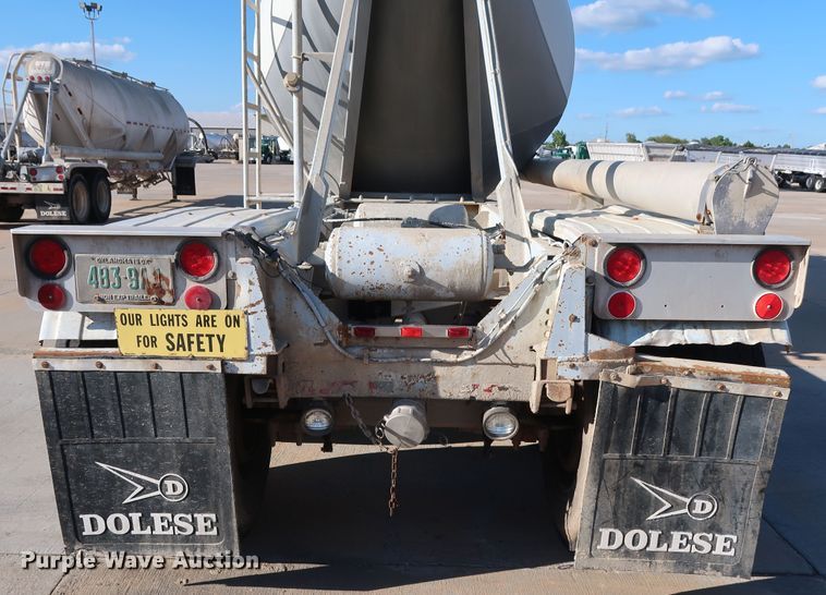 image for item DG7003 1984 Hobbs HAB-F2-J-1000 pneumatic dry bulk trailer