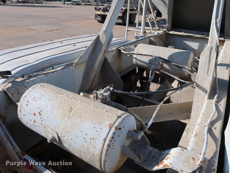 image for item DG7003 1984 Hobbs HAB-F2-J-1000 pneumatic dry bulk trailer