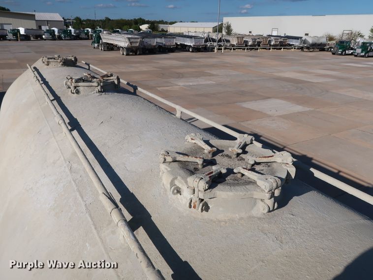 image for item DG7003 1984 Hobbs HAB-F2-J-1000 pneumatic dry bulk trailer