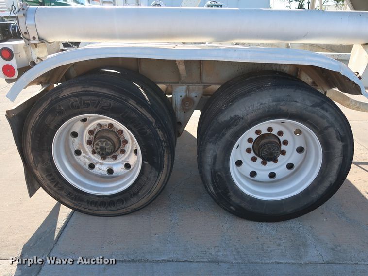 image for item DG7003 1984 Hobbs HAB-F2-J-1000 pneumatic dry bulk trailer