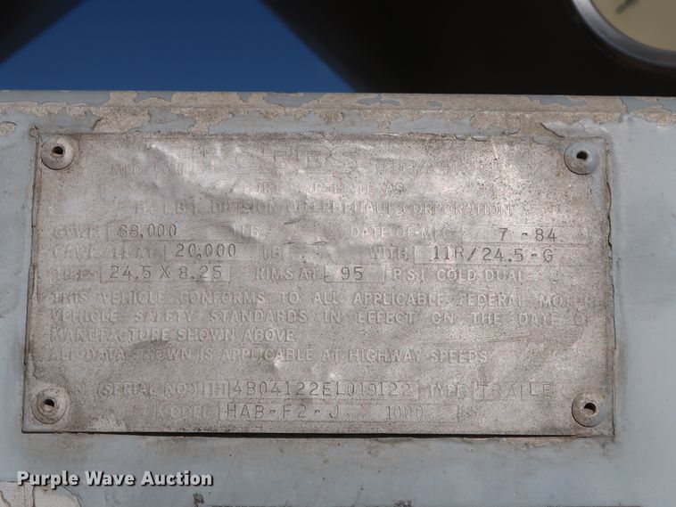 image for item DG7003 1984 Hobbs HAB-F2-J-1000 pneumatic dry bulk trailer