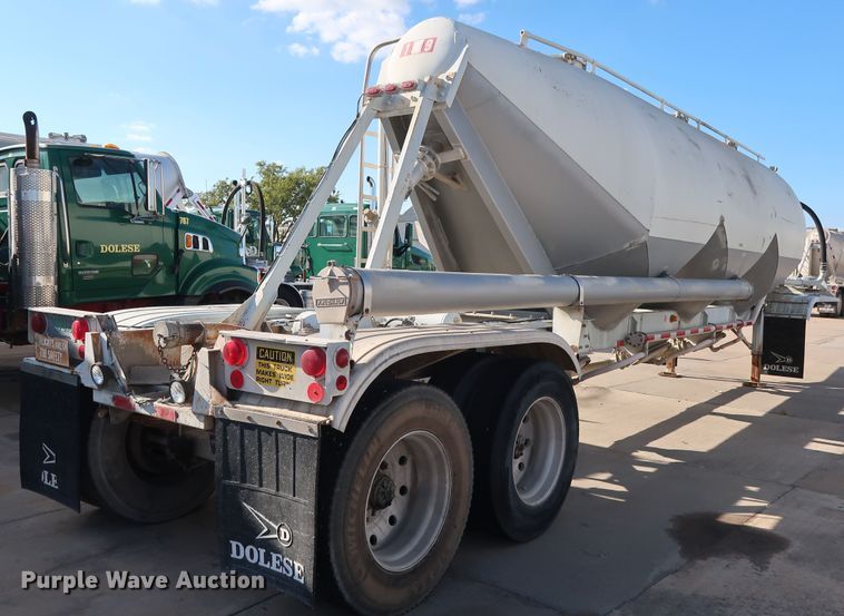 image for item DG7004 1991 Fruehauf HAB-F2-J1000 pneumatic dry bulk trailer