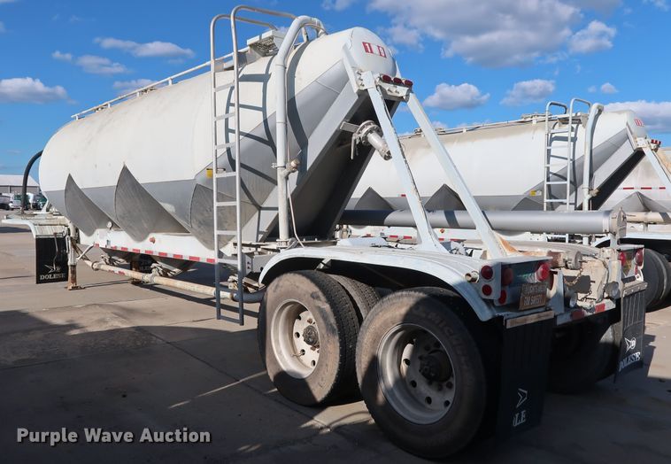 image for item DG7004 1991 Fruehauf HAB-F2-J1000 pneumatic dry bulk trailer