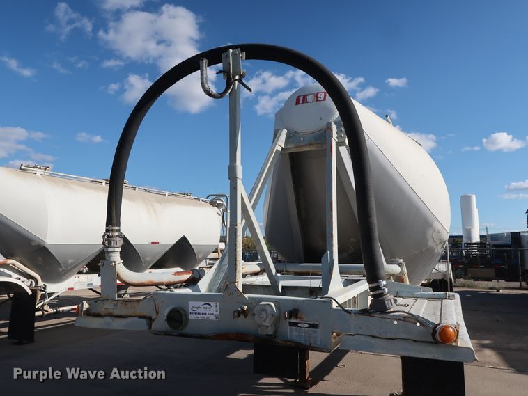 image for item DG7004 1991 Fruehauf HAB-F2-J1000 pneumatic dry bulk trailer