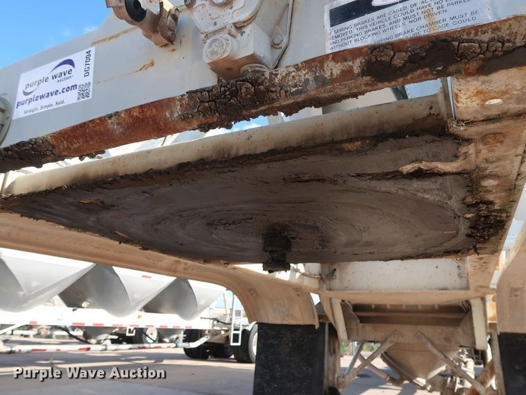 image for item DG7004 1991 Fruehauf HAB-F2-J1000 pneumatic dry bulk trailer