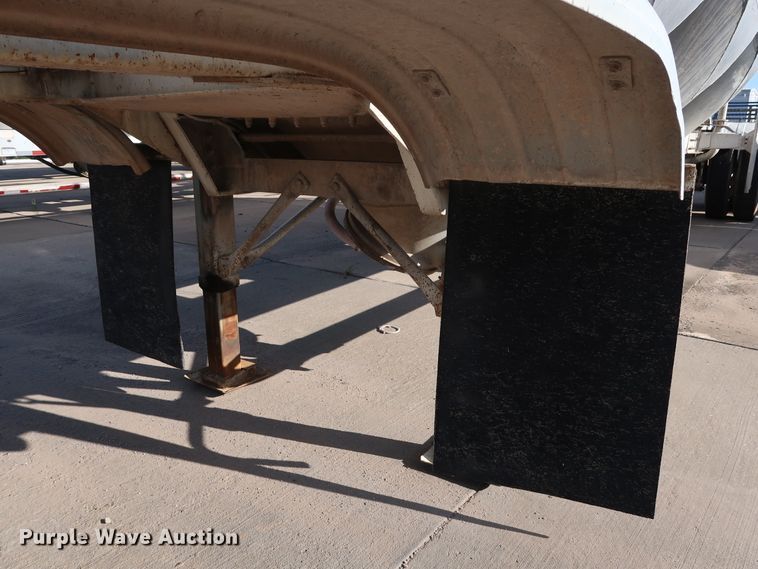 image for item DG7004 1991 Fruehauf HAB-F2-J1000 pneumatic dry bulk trailer