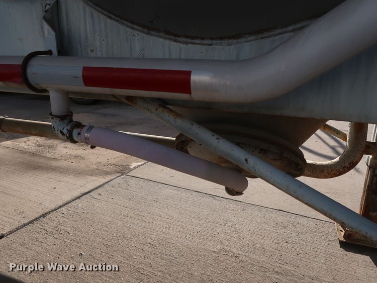 image for item DG7004 1991 Fruehauf HAB-F2-J1000 pneumatic dry bulk trailer