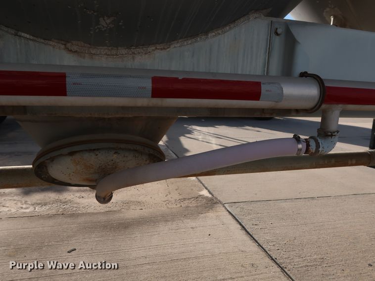 image for item DG7004 1991 Fruehauf HAB-F2-J1000 pneumatic dry bulk trailer