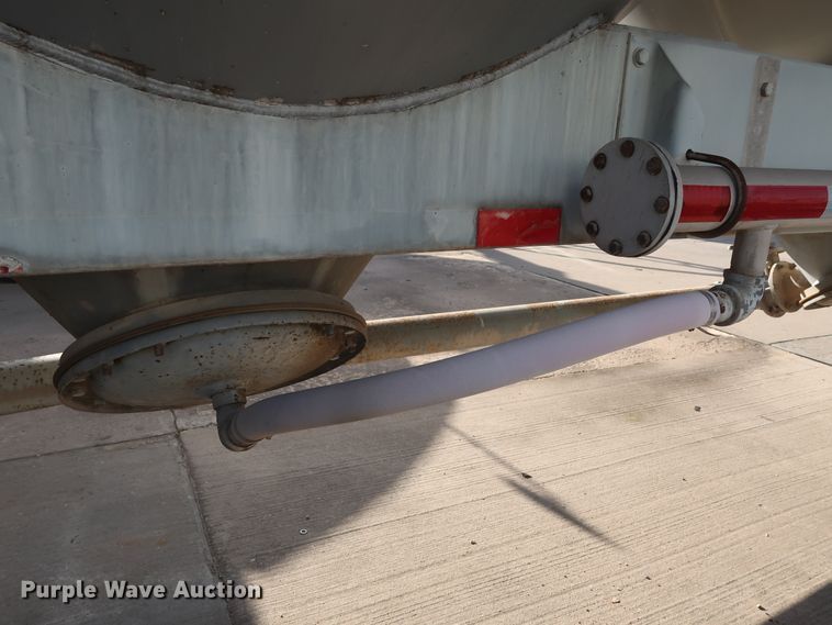 image for item DG7004 1991 Fruehauf HAB-F2-J1000 pneumatic dry bulk trailer