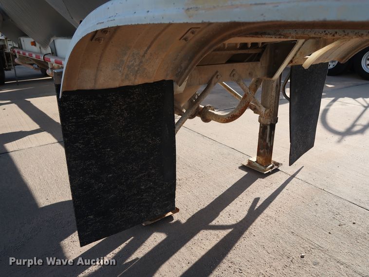 image for item DG7004 1991 Fruehauf HAB-F2-J1000 pneumatic dry bulk trailer