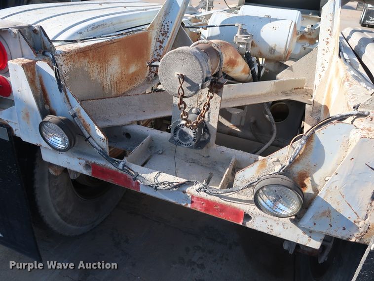 image for item DG7004 1991 Fruehauf HAB-F2-J1000 pneumatic dry bulk trailer