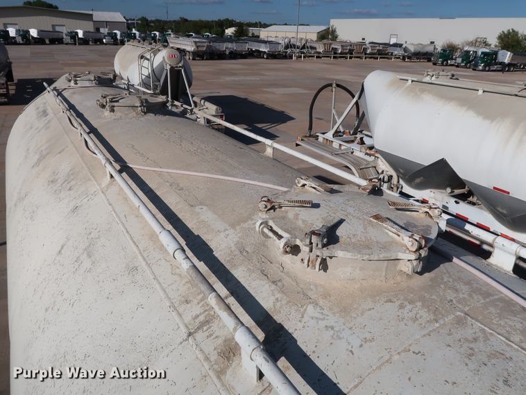 image for item DG7004 1991 Fruehauf HAB-F2-J1000 pneumatic dry bulk trailer