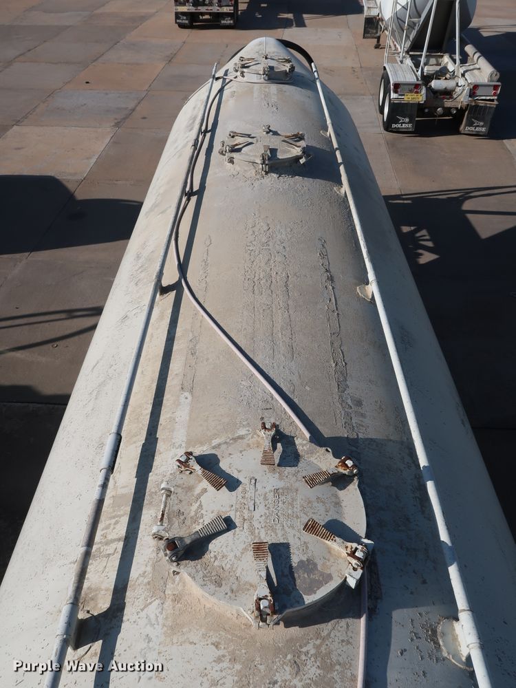 image for item DG7004 1991 Fruehauf HAB-F2-J1000 pneumatic dry bulk trailer