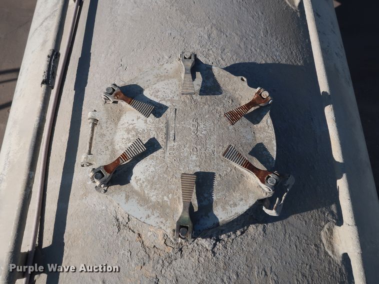 image for item DG7004 1991 Fruehauf HAB-F2-J1000 pneumatic dry bulk trailer