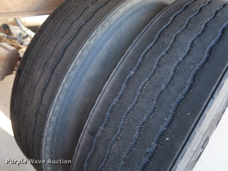 image for item DG7004 1991 Fruehauf HAB-F2-J1000 pneumatic dry bulk trailer