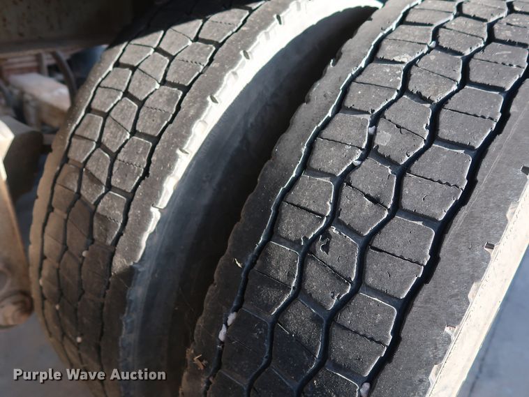 image for item DG7004 1991 Fruehauf HAB-F2-J1000 pneumatic dry bulk trailer