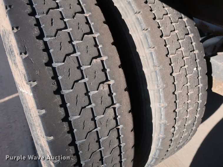 image for item DG7004 1991 Fruehauf HAB-F2-J1000 pneumatic dry bulk trailer