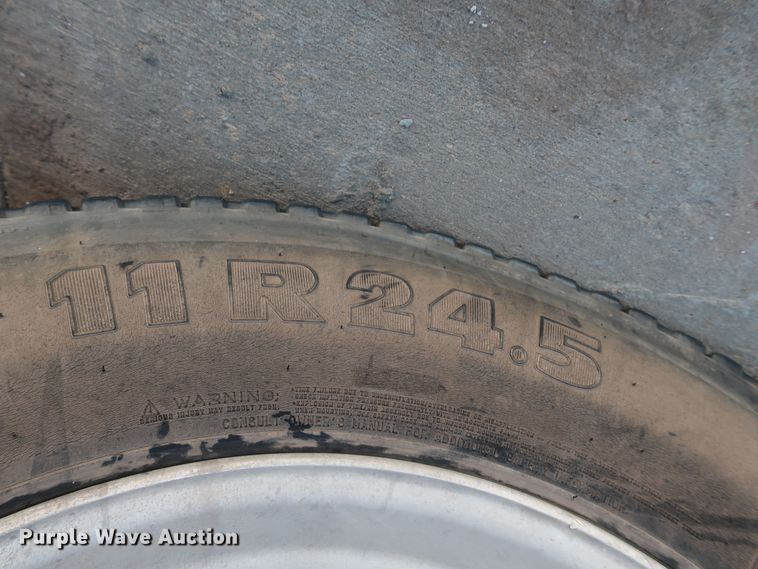 image for item DG7004 1991 Fruehauf HAB-F2-J1000 pneumatic dry bulk trailer