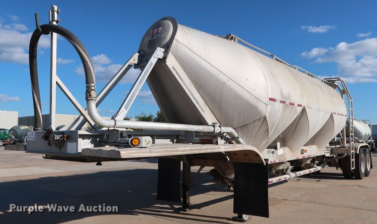 image for item DG7005 1998 Fruehauf HAB-T2-J1000X pneumatic dry bulk trailer