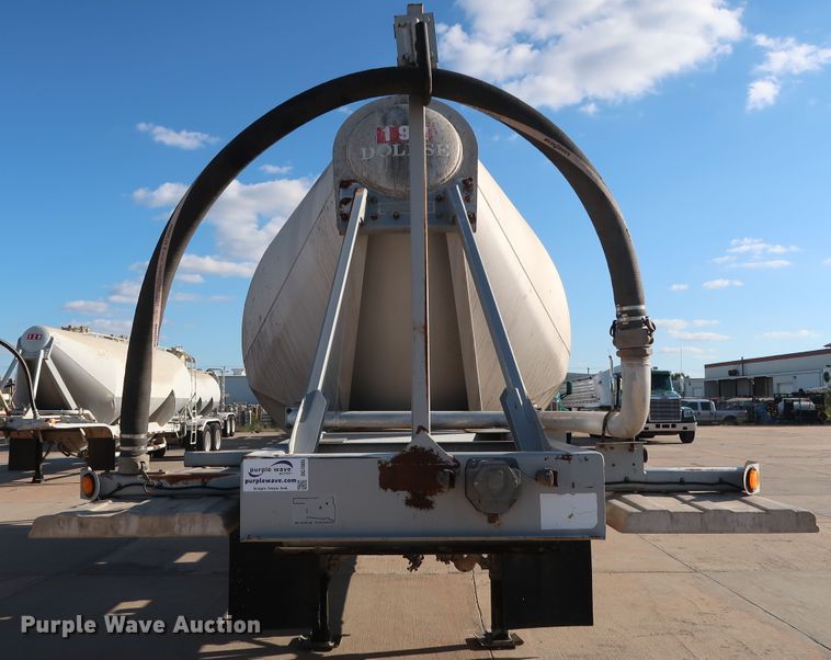 image for item DG7005 1998 Fruehauf HAB-T2-J1000X pneumatic dry bulk trailer