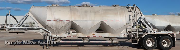 image for item DG7005 1998 Fruehauf HAB-T2-J1000X pneumatic dry bulk trailer