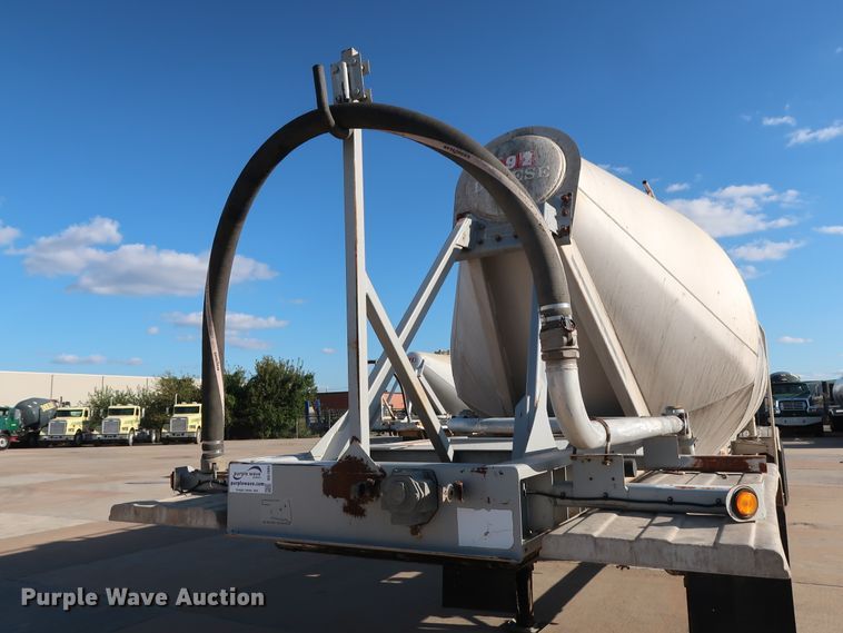 image for item DG7005 1998 Fruehauf HAB-T2-J1000X pneumatic dry bulk trailer