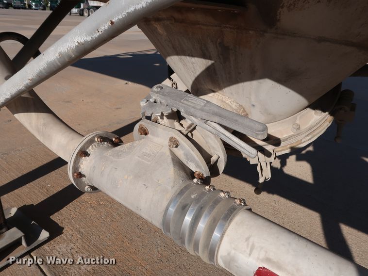 image for item DG7005 1998 Fruehauf HAB-T2-J1000X pneumatic dry bulk trailer