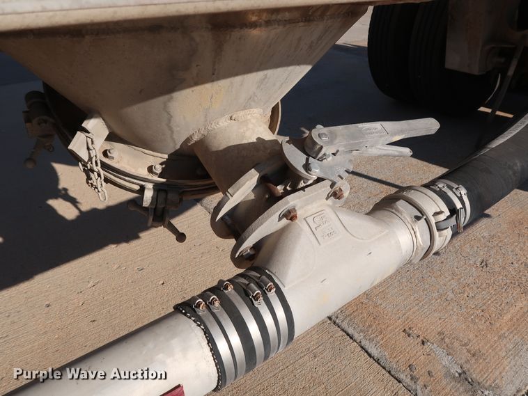 image for item DG7005 1998 Fruehauf HAB-T2-J1000X pneumatic dry bulk trailer