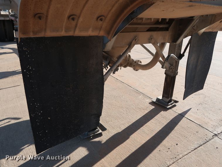 image for item DG7005 1998 Fruehauf HAB-T2-J1000X pneumatic dry bulk trailer