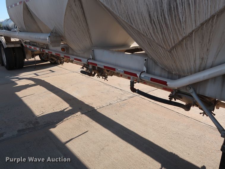 image for item DG7005 1998 Fruehauf HAB-T2-J1000X pneumatic dry bulk trailer