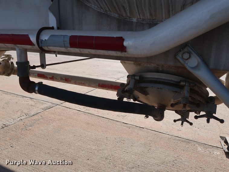 image for item DG7005 1998 Fruehauf HAB-T2-J1000X pneumatic dry bulk trailer